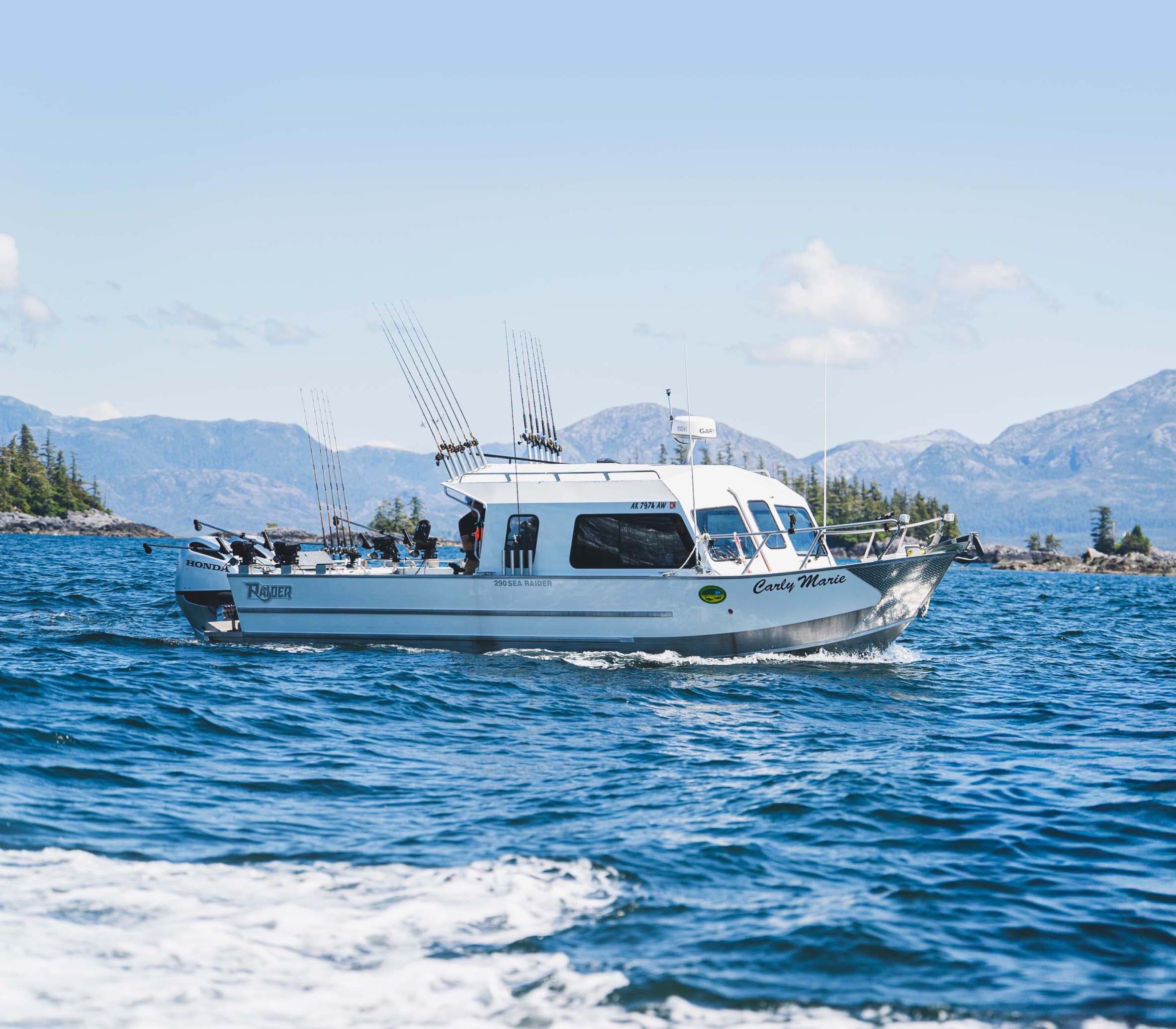 30 ft Cabin Cruiser: Private Charter